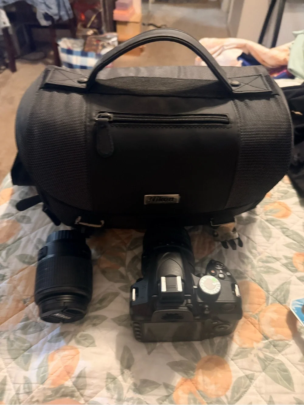 Nikon Black DSLR Kit with Carry Case and Extra Zoom Lens